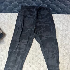 Lululemon size 6 leggings